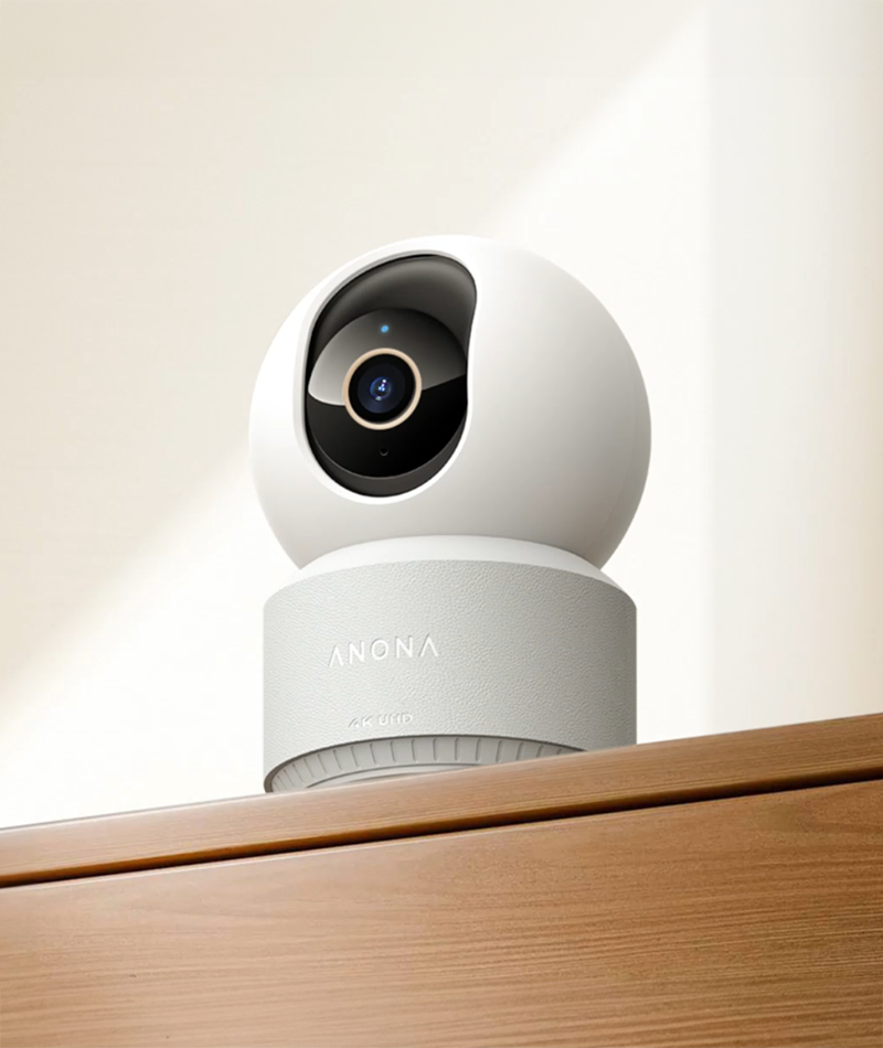 Anona Pano auf Holzregal im Wohnzimmer